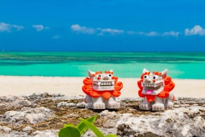 沖縄竹富島　コンドイビーチとシーサー